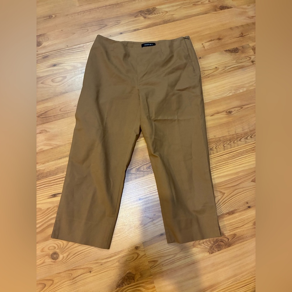 Lafayette 148 women’s Tan capri Pants size 4 side zip
